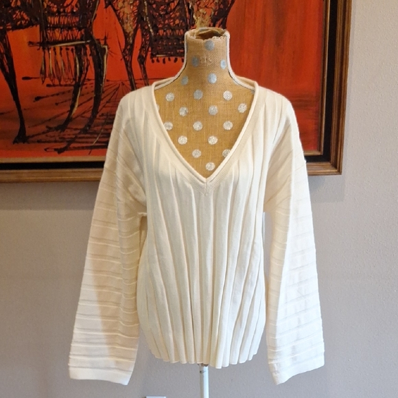 NWT White Fox Aligned With You Baggy Sleeve Cream V-neck Sweater Size M / L - Picture 1 of 10
